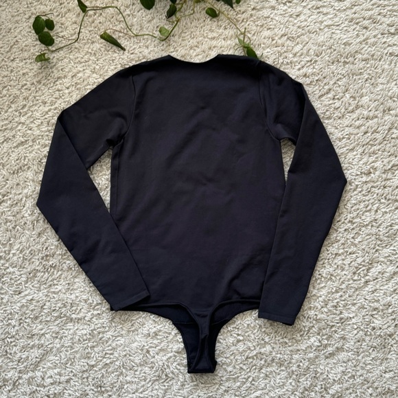 SKIMS Essential Crew Neck Long Sleeve Bodysuit Camel XXS/XS - Picture 3 of 7